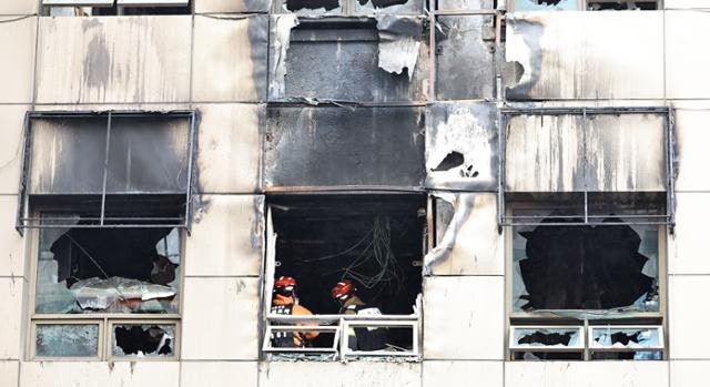 '벌집 구조' 캡슐호텔 화재에 1명 의식불명… 객실에 스프링클러 없었다