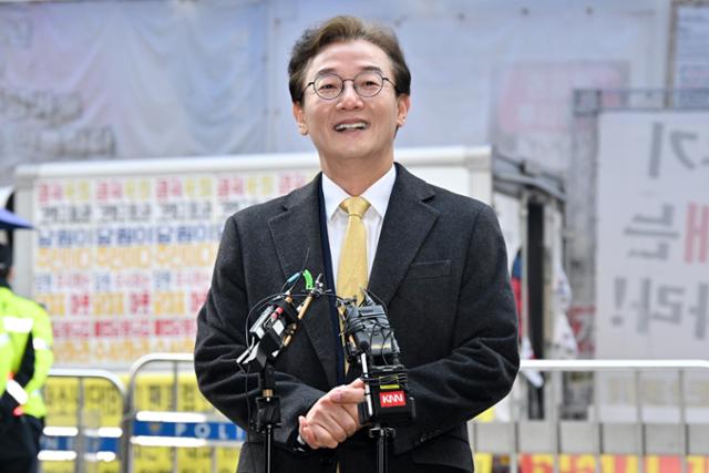 전재수 더불어민주당 의원이 17일 서울 여의도 중앙당사에서 열린 공천관리위원회 공천 면접에 참석해 발언하고 있다.민경석 기자