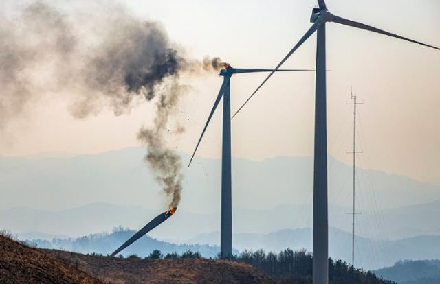 영덕 풍력발전기 화재로 작업자 3명 사망... 파손 사고 49일 만