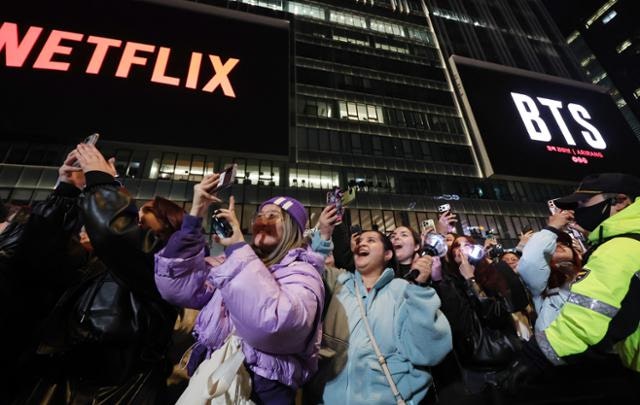 BTS에 100억+α 쏟아부은 넷플릭스, OTT 지형도 바꿀까