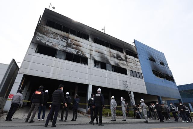 먼지와 유증기 가득한 ‘불구멍’… 소방 안전 점검서 환풍기는 빠졌다