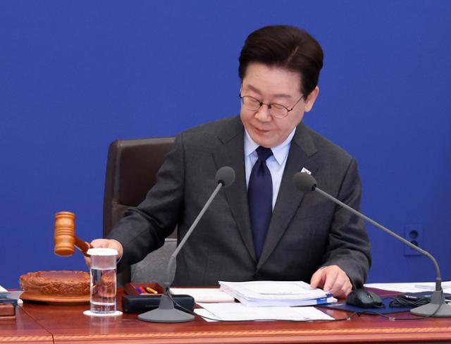 이재명 대통령이 24일 청와대에서 국무회의 개회를 선언하고 있다. 연합뉴스