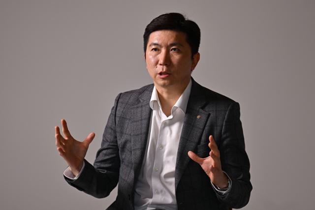 유승민 대한체육회장이 24일 서울 중구 한국일보 사옥에서 인터뷰하고 있다. 강예진 기자