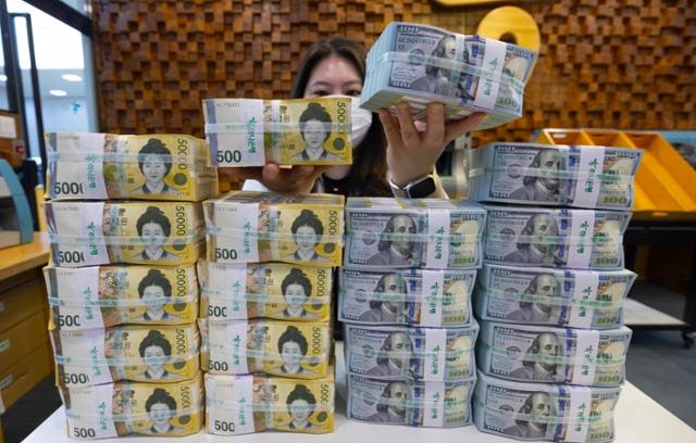 강달러·환율 방어 여파… 외환보유액 순위 10위권 밖으로