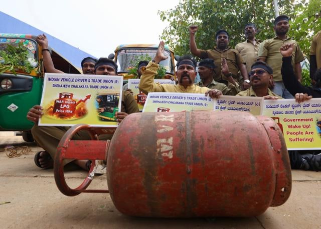 에너지 위기에 아시아서 폭력 사태 확산…브렌트유, 18년 만 최고가
