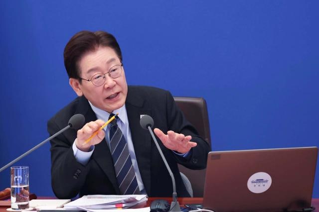 李 "국힘도 계엄 반성했는데"… 여야 대표 회동 하루 전  개헌 동참 압박