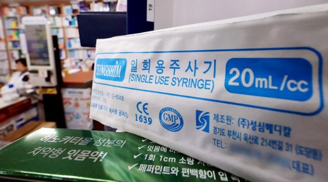 "주사기 사재기 말라"는 정부… 동네병원은 "사고 싶어도 물건이 없다"