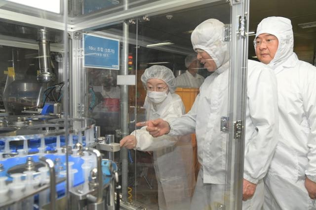 [사설] 의료 제품 부족, 투명한 정보 공개로 국민 협조 구하는 게 정상