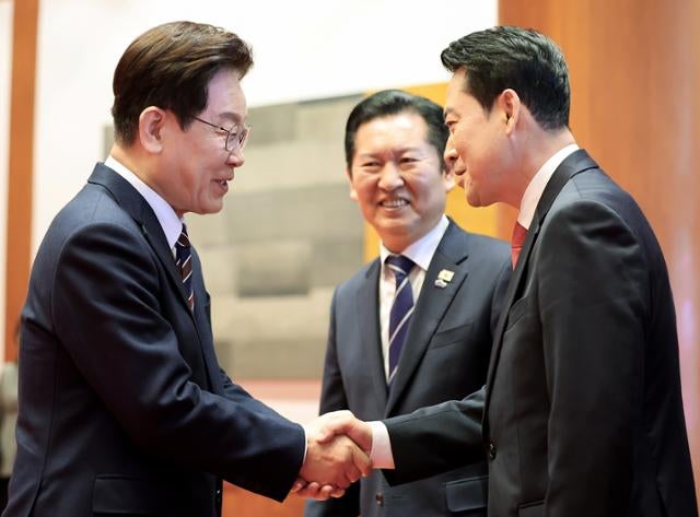 [사설] 중동 위기 중 대통령 여야 대표 회동, 한발 양보 그리 어렵나