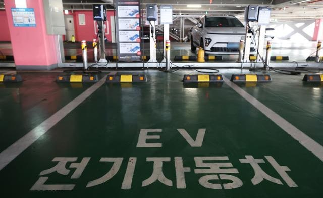 '150% 폭증' 전쟁이 불 댕긴 전기차 대세론… 쐐기 박는 테슬라?