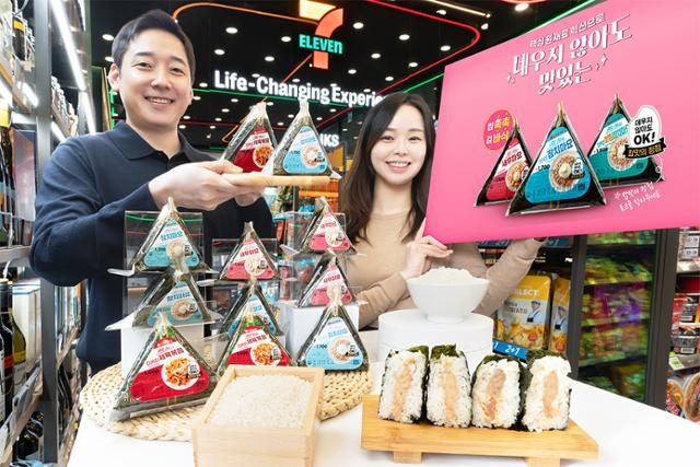 고물가에 불붙은 '삼각김밥 대전'… 밥알 혁명에 재료도 꽉꽉