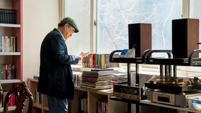 "밥만으로 살아지지 않아"... 무료급식소 위층엔 '빈자의 도서관'