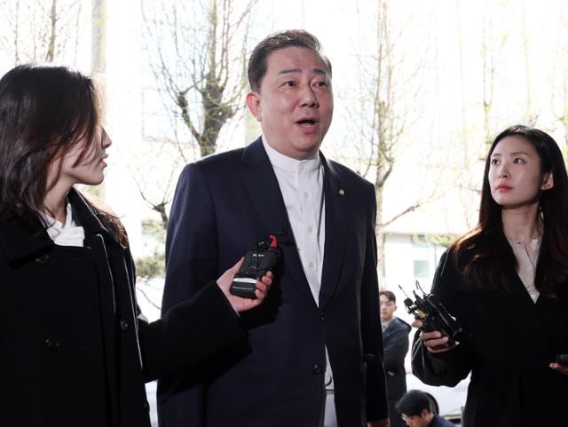 6차 소환 김병기 "영장 되겠냐" 자신만만… 경찰 '분리 송치' 만지작