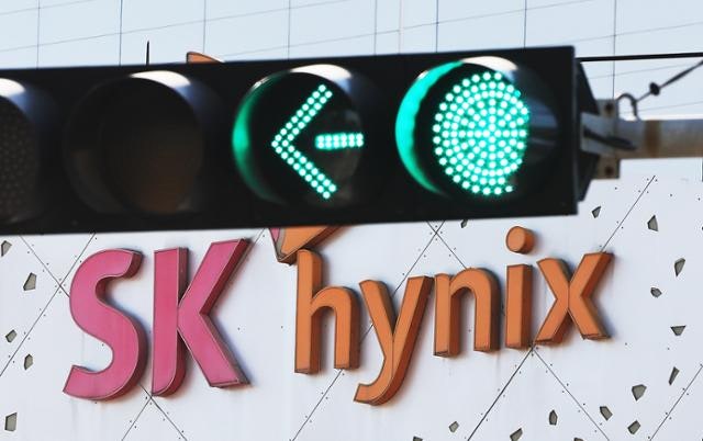 영업이익 30조 넘고, 주가는 180만까지? SK하이닉스로 쏠리는 눈