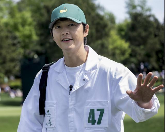 마스터스 무대에 송중기가 왜?…아하, 임성재 일일 캐디!