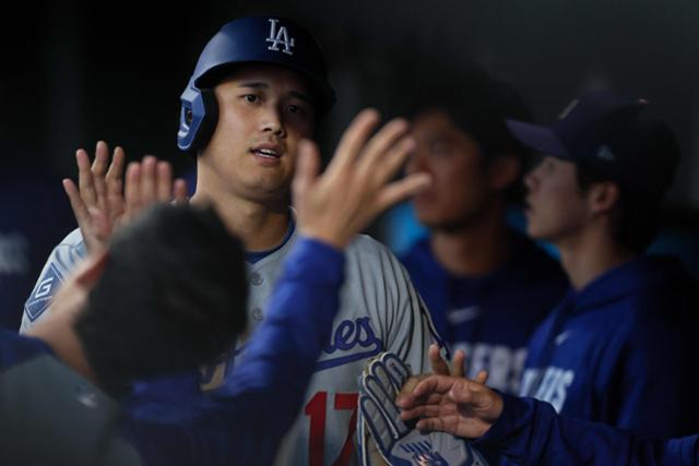 오타니, 52경기 연속 출루…추신수와 어깨 나란히