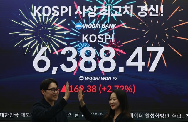 코스피 전쟁 딛고 최고치… 'SK하이닉스 40조' 기대 업고 질주