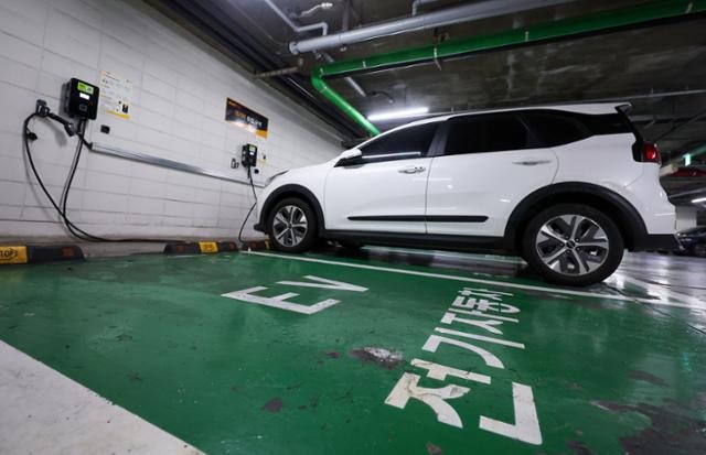 기름값 무서워 전기차 샀다… 등록 대수 100만대 돌파