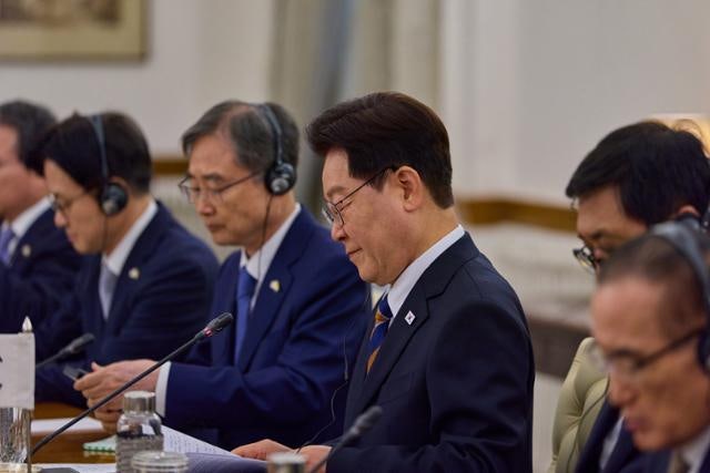 이 대통령의 개입에도… 정동영 '구성 핵 시설 발언' 파장 지속