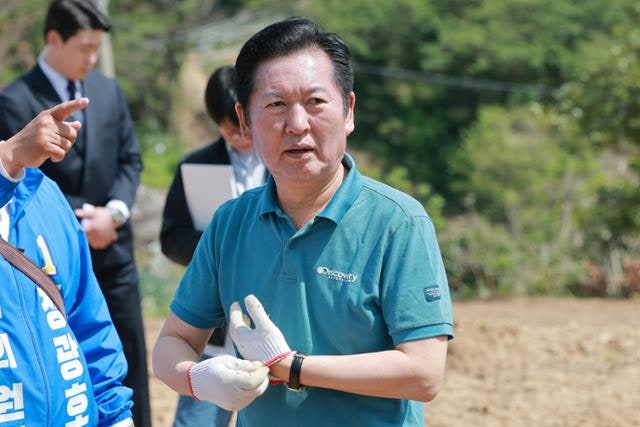 공천 칼자루 쥔 정청래  … 송영길 배제엔 친명 반발, 김용 공천엔 악영향 우려