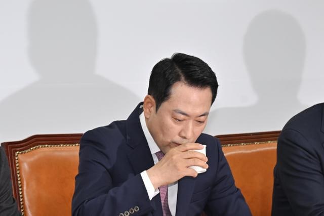 국힘 지지율 15%인데 대표는 으름장... 장동혁 "해당행위 후보 즉시 교체"