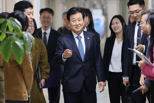 "미 또는 우리 내부서 문제 유발"... 정동영, '구성 핵시설' 논란 배후론 던졌다