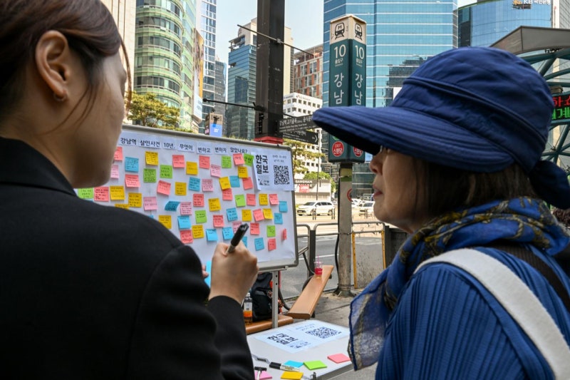 [사설] 강남역 살인사건 10년... 여성은 더 불안하다