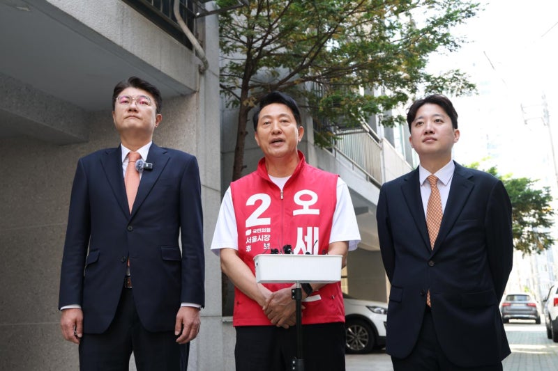 "단일화 없다"더니 노원서 만난 오세훈·이준석... '부동산' 고리로 연대 모색하나