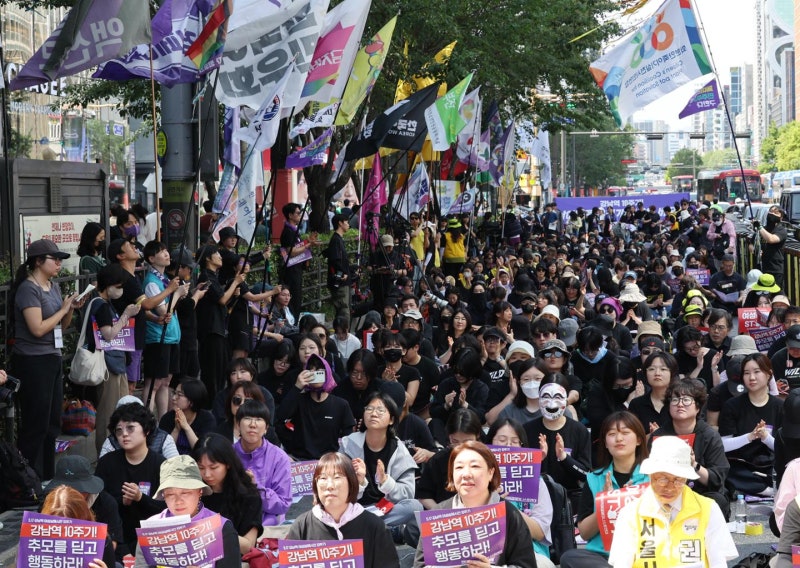 강남역 사건 10년, 다시 모인 여성들… "사랑이 세상을 바꾼다"