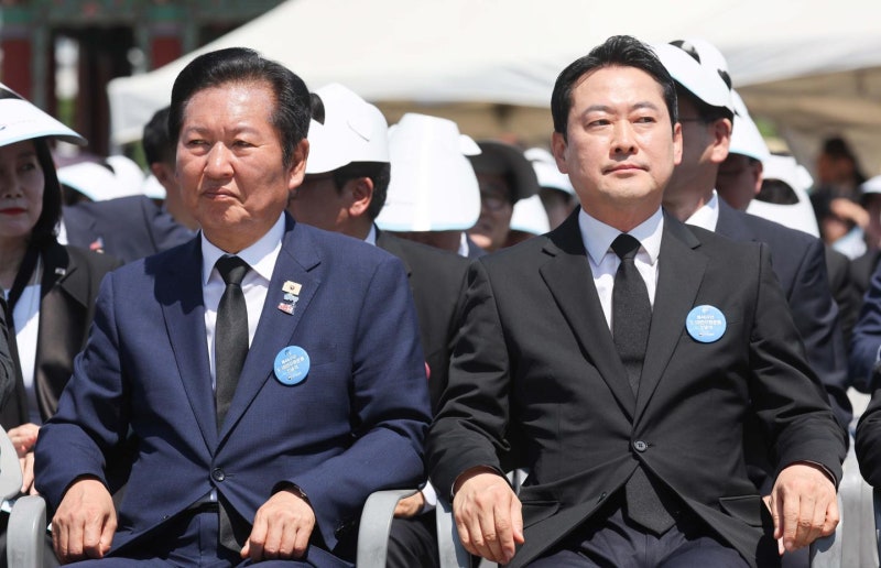 나란히 광주 찾은 여야... 정청래 "내란 심판", 장동혁 "與에 5·18은 권력 확장 도구"