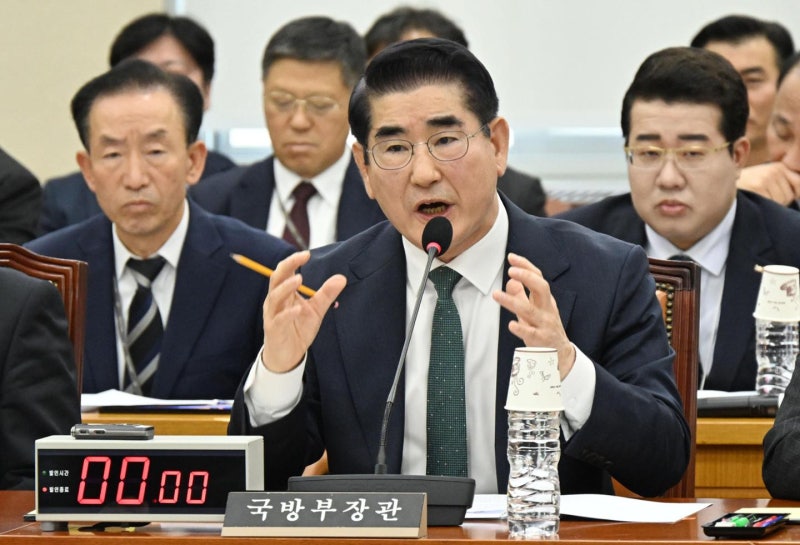 민간인 노상원에 비화폰 전달한 김용현 1심 징역 3년... "장관 직위 이용한 범행"