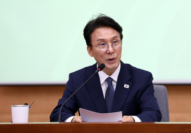'검수완박' 고집하다 정체불명 '사실 확인' 조사 등장…형소법 개정 우려 [검찰 개혁, 관건은 설계다]