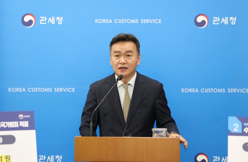 이종욱 관세청장이 1일 정부대전청사에서 정부 출범 1주년을 맞아 핵심 성과를 발표하고 있다. 관세청 제공