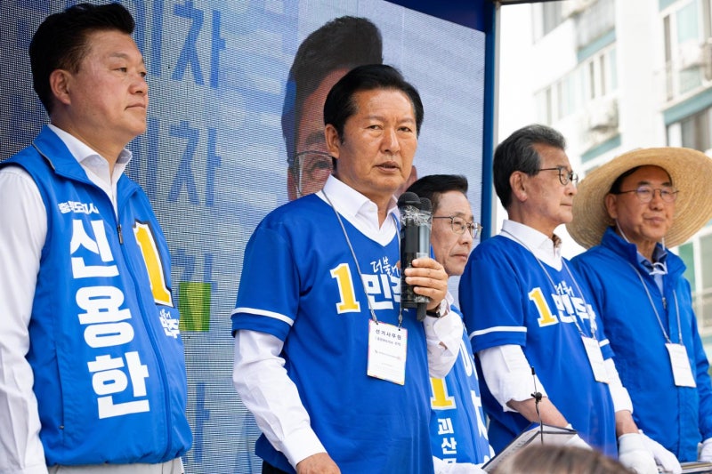 "이재명 밀어주면 예산 온다" 외친 정청래, "李로는 미래 없다" 말한 장동혁