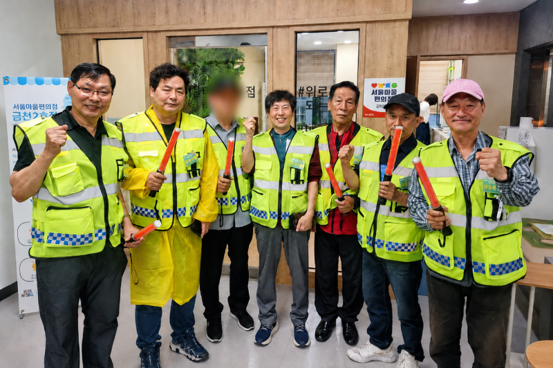 고독사 절반 '5060 남성'… 방 안서 나와 동네 안전 지킨다