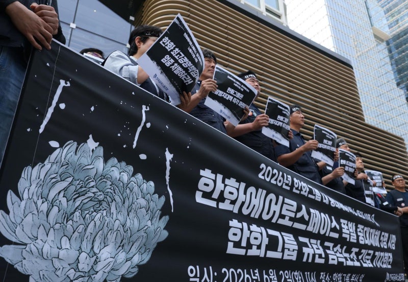 20대 희생자 2명, 입사 석 달 된 계약직이었다... 신원 확인 차질에 빈소도 못 차려
