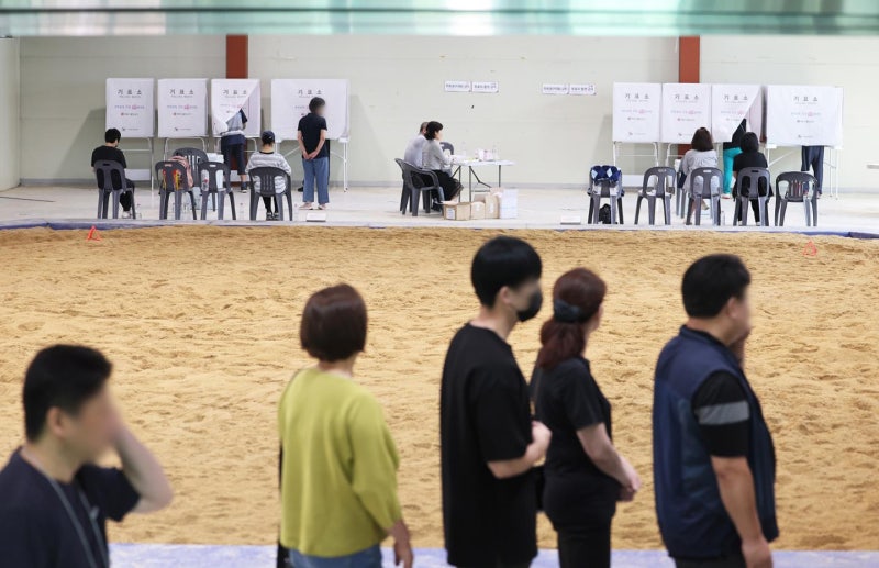 [속보] 6·3 지선 투표율 오전 11시 15.0%… 4년 전보다 3.0%p 높아