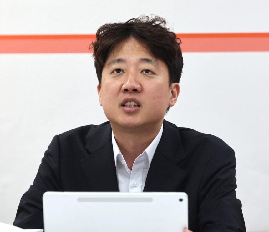 이준석 개혁신당 대표가 1일 인천 연수구의 정승연 연수갑 국회의원 보궐선거 후보 선거사무소에서 발언하고 있다. 뉴시스