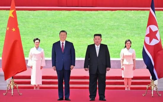 김정은 부부 공항 영접, 시진핑에 최고 예우… "<b>북중</b>관계는 제1전략"