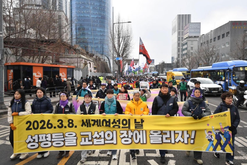 한국은 "남녀 대우 차이 없어", 일본은 "사회가 남성 우대" [한일 공동여론조사]