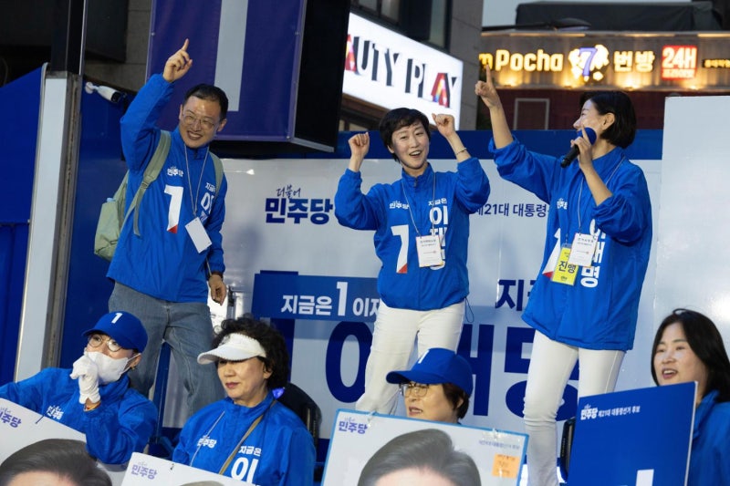 李 대통령을 윤석열에 빗댄 <b>이지은 대변인</b>... 與 "발언 진위 파악 중"