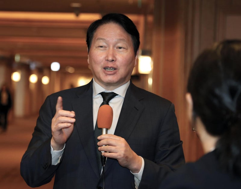 최태원 "반도체 차기 공장입지, 종합적 고려해 결정... 초과이익 배분은 '룰' 따라야"