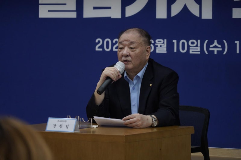 강창일 “남북, 형식으로는 두 국가가 맞을 수도… 국민 납득은 어려워”
