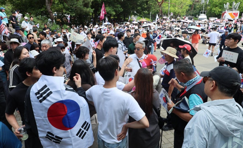 [메아리] ‘무가치 세상’에서 정치는 뭘 할 것인가