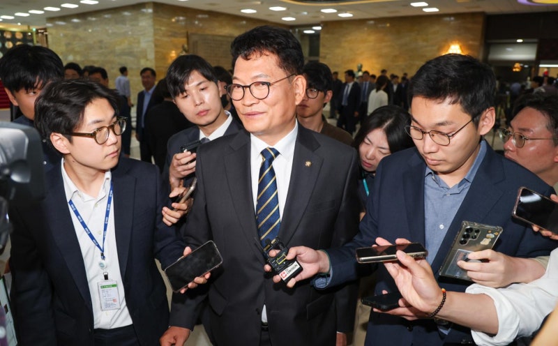[단독] 송영길, 18일 노무현 참배·문재인 예방... 전당대회 출마 수순