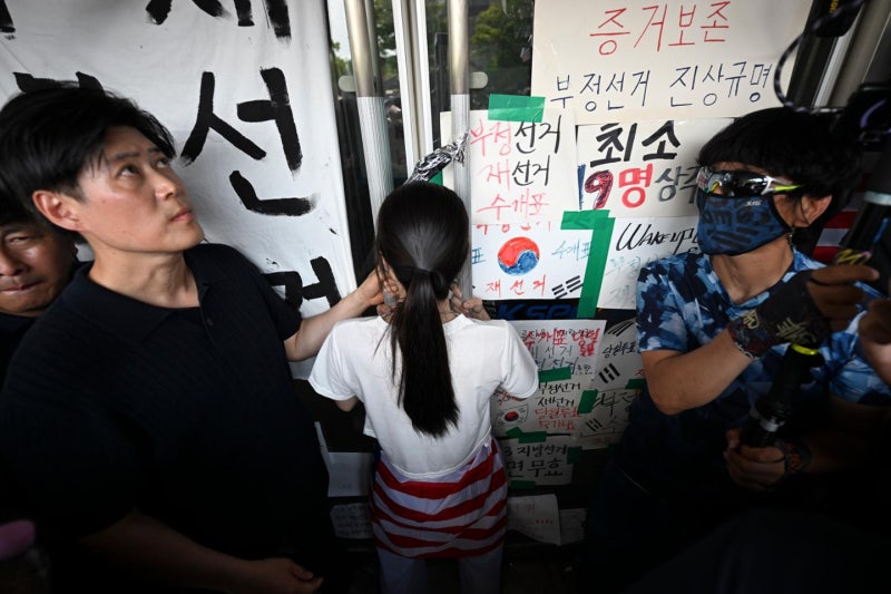 [속보] 체육단체, 국힘·카메라 동행해 '잠실 개표소' 진입 합의… 봉쇄 12일만