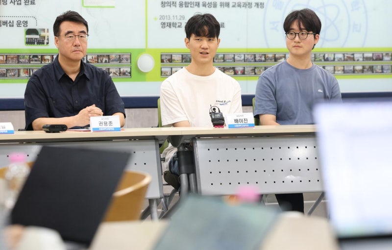 블랙홀 난제 푼 서울과학고 학생들 "의대 생각해 본 적 없어"