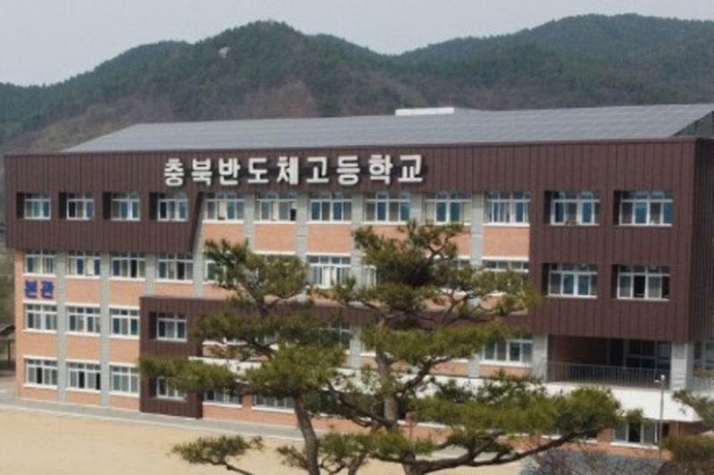"제자 성과급이 교장 연봉보다 많아"… NYT도 주목한 한국의 '이 학교'