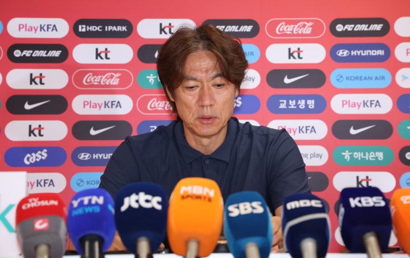 홍명보 감독 사퇴… 입장문 발표 뒤 즉시 회견장 떠나 [2026 월드컵 홍명보호]