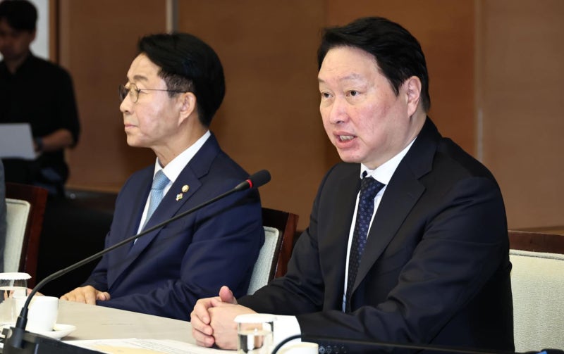 SK, 데이터센터 100개 규모 전력 자체 공급… 신재생에너지 기업 만...